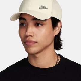 Nike Dri-FIT Club Structured Metal Logo Cap